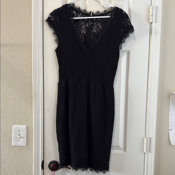 Aritzia Dresses & Skirts - Aritzia Babaton lace dress